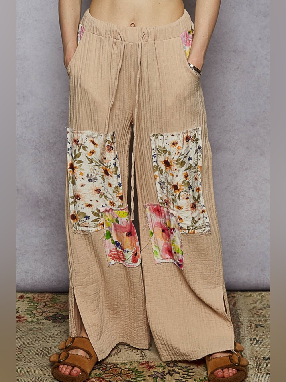 Double Gauze Contrast Knee Floral Patch
Knit Pants|Mocha
